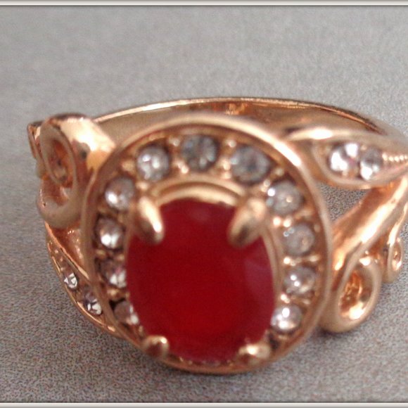 RED RUBY LADYS STUNNING HAND CRAFTED RING SIZE 8 - Picture 4 of 4